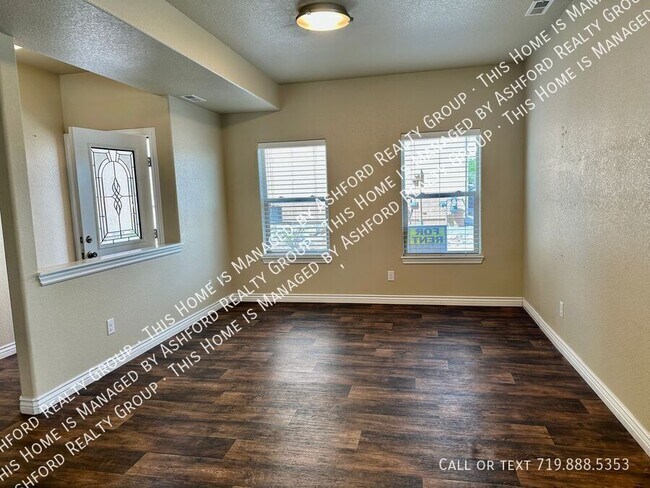 Building Photo - 9360 Piedmont Point