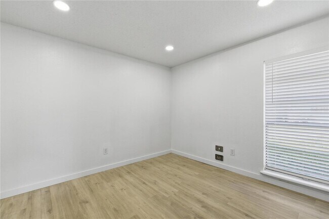 Building Photo - 5355 SE 29th Pl