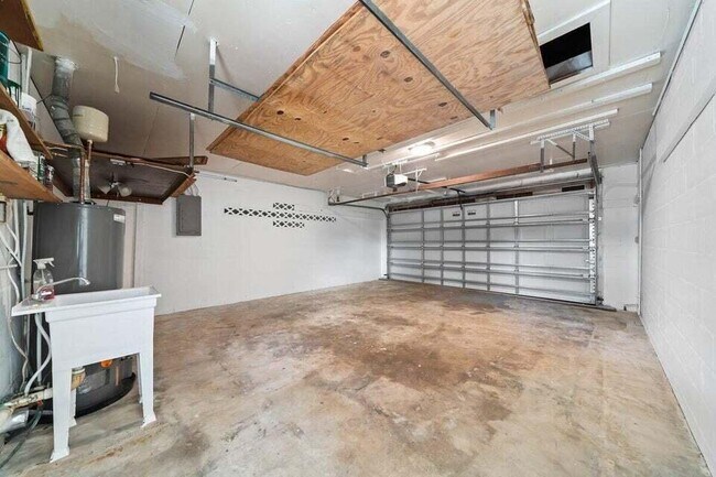 Building Photo - 470 Watts Way