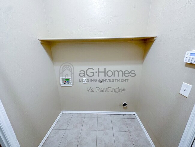 Building Photo - 5925 SE 69th St