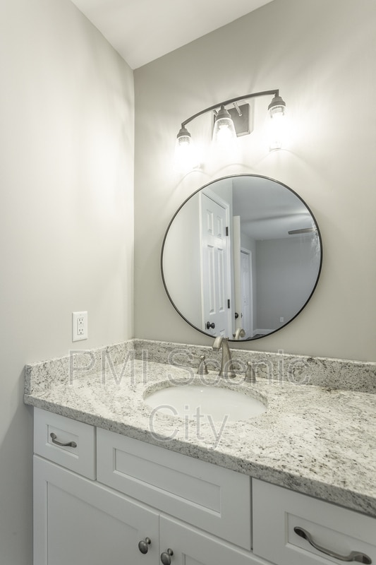 Building Photo - 8128 Fallen Maple Dr