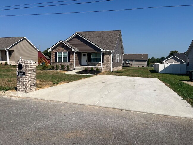 Building Photo - 109 Thacker Dr