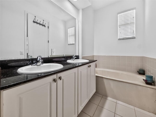 Building Photo - 625 SW 146th Terrace