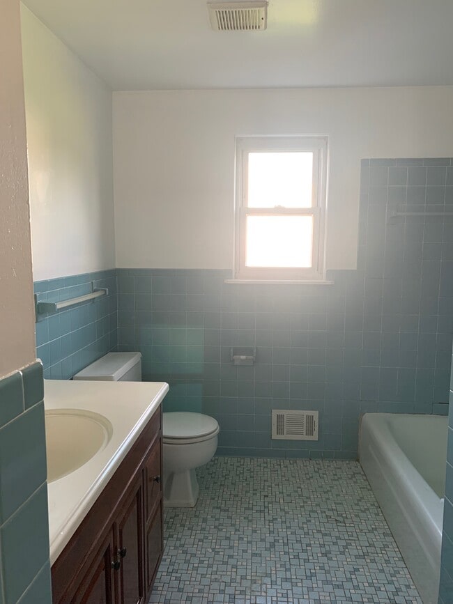 Building Photo - 33 Teakwood Ln