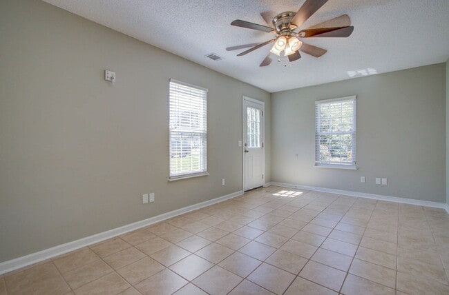 Building Photo - 156 Pecan Grove Ave