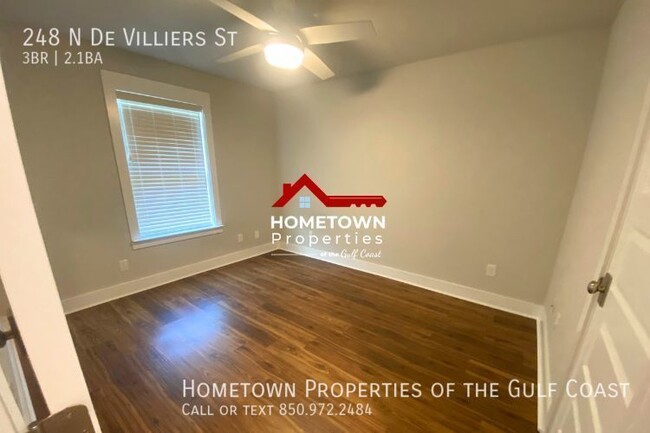 Building Photo - Beautiful Townhome Downtown Pensacola