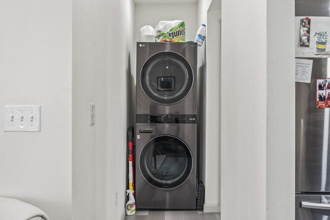 Building Photo - Cute Two Bedroom 1 Bathroom House in North RiNo