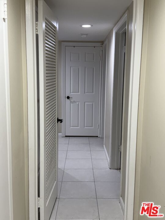 Building Photo - 10609 Reseda Blvd