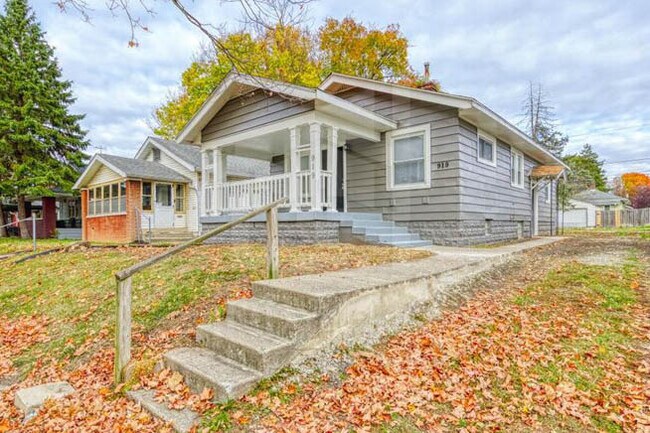 Building Photo - 919 N Bradley Ave