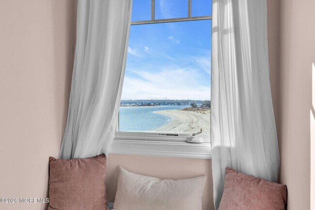 Building Photo - 550 Whiting Ave