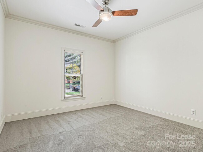 Building Photo - 2416 Chesterfield Ave