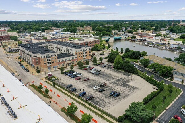 Building Photo - 141 Main St