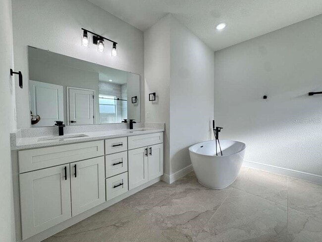 Building Photo - 8151 SW 135th Loop