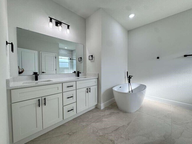 Building Photo - 8902 SW 135th Street Rd