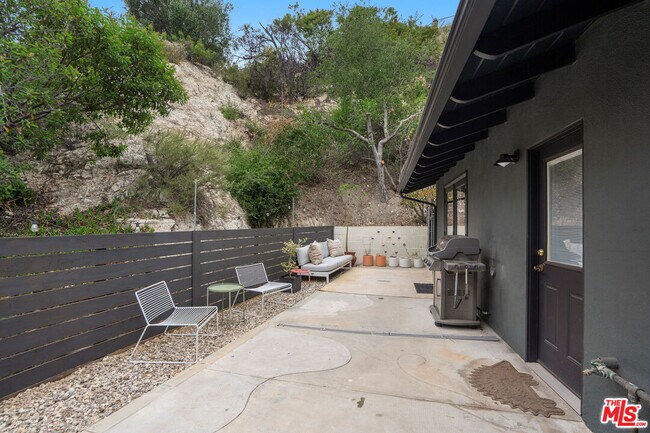 Building Photo - 1741 Golf Club Dr