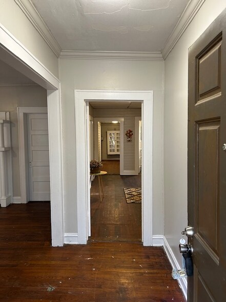 Building Photo - 927 S Jackson St