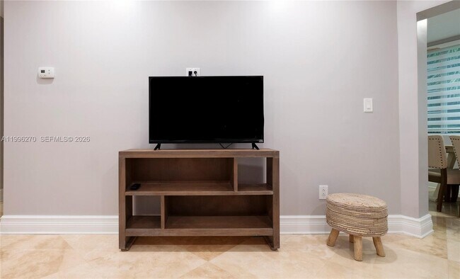 Building Photo - 1723 NE Miami Gardens Dr