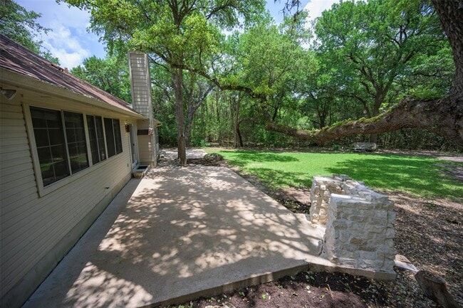 Building Photo - 6000 La Naranja Ln