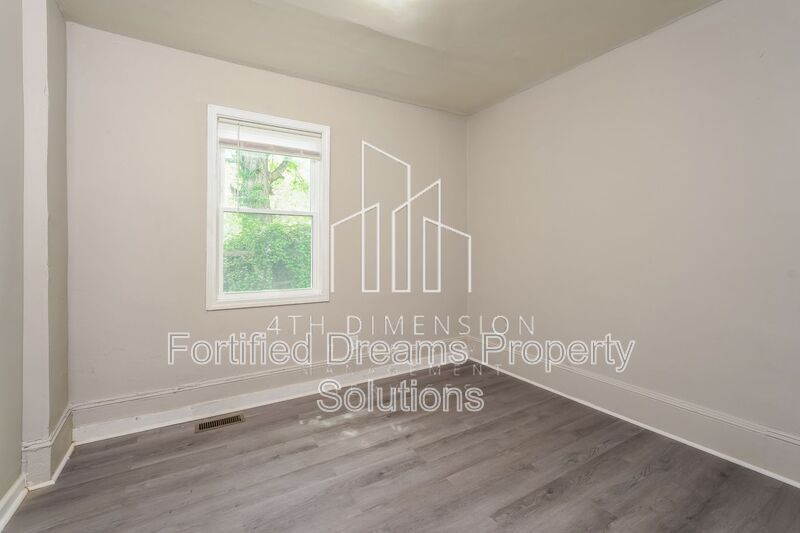 Building Photo - 519 W 20th St