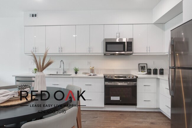 Building Photo - 1011-1013 Everett St-A-202