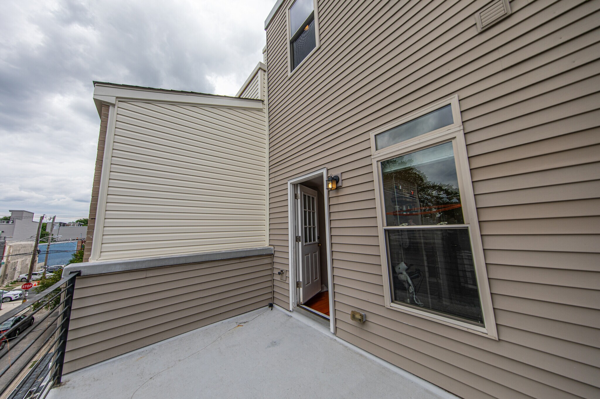 Master bedroom suite (3rd floor) - Patio - 2137 Sears St