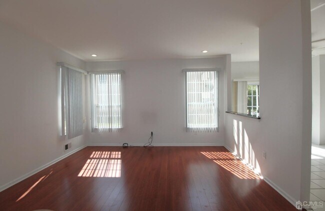 Building Photo - 27 Pin Oak Dr