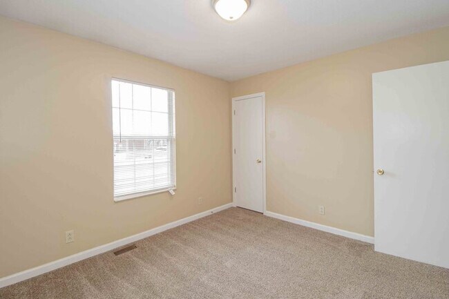 Building Photo - 363 Peabody Dr