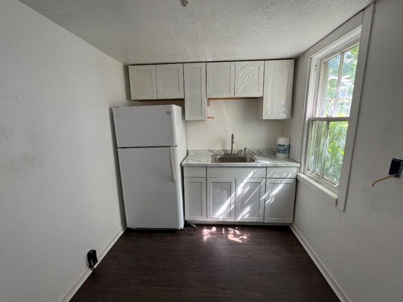 Building Photo - 75 W Main St