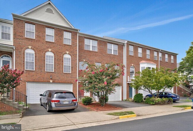 Building Photo - 22438 Maison Carree Square