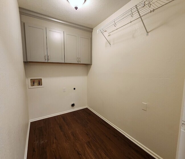 Building Photo - 2900 Phillip Pl