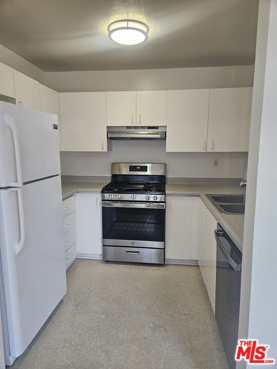 Building Photo - 326 S Manhattan Pl