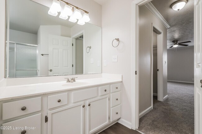 Building Photo - 10102 Spring Gate Dr