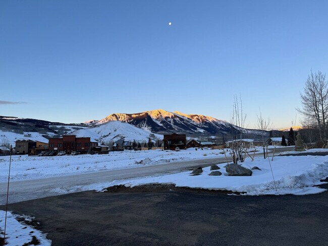 Building Photo - 85 Haverly St