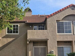 Building Photo - Wonderful 2 Bedroom 2 Bathroom Upper Level...