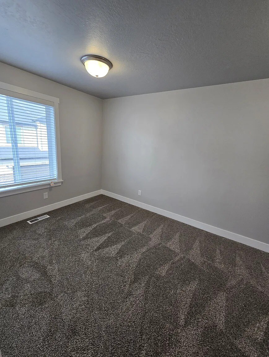 Building Photo - 2048 N 350 E