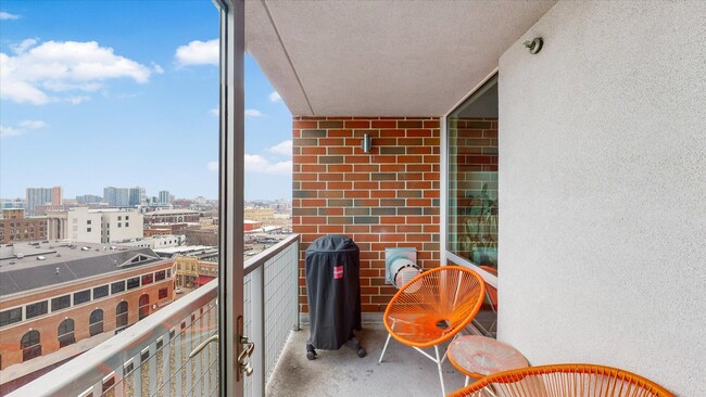 Building Photo - 3,400 SQFT CONDO IN DOWNTOWN CHAMPAIGN W/ ...