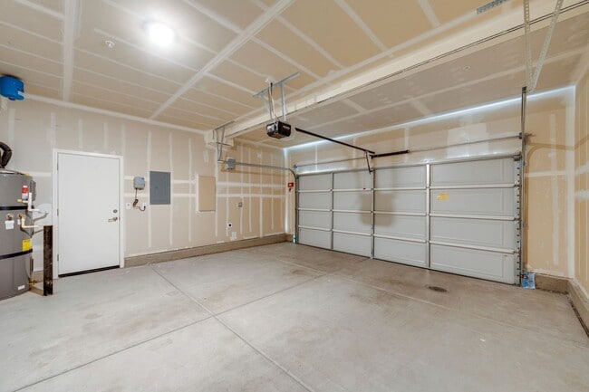 Building Photo - Never Lived In 4 Bedroom Home for Rent in Folsom Ranch!