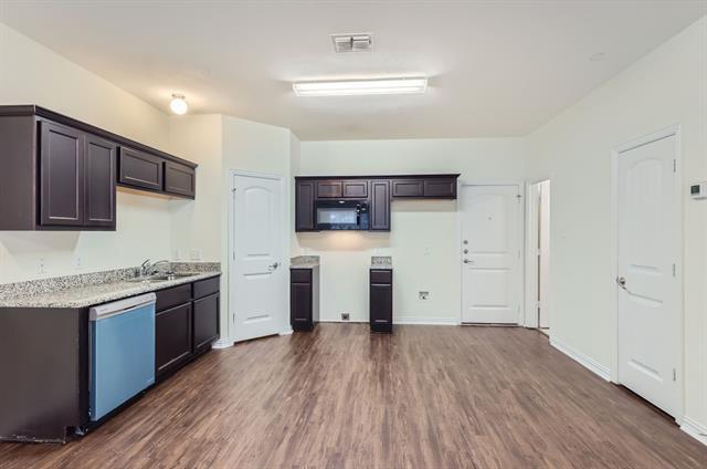 Building Photo - 1320 Lakecrest Ln