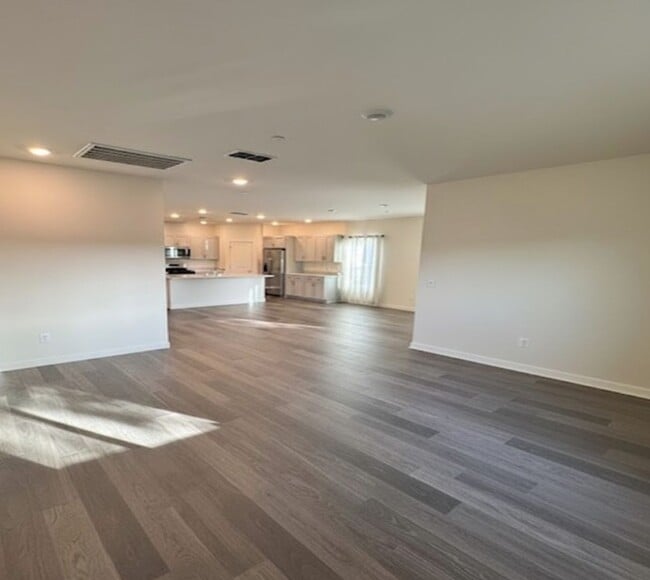 Building Photo - Beautiful 4-Bedroom Home in the Wyndham Es...