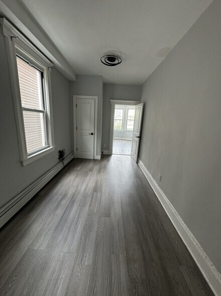 34 Clerk St 2R - 36 Clerk St