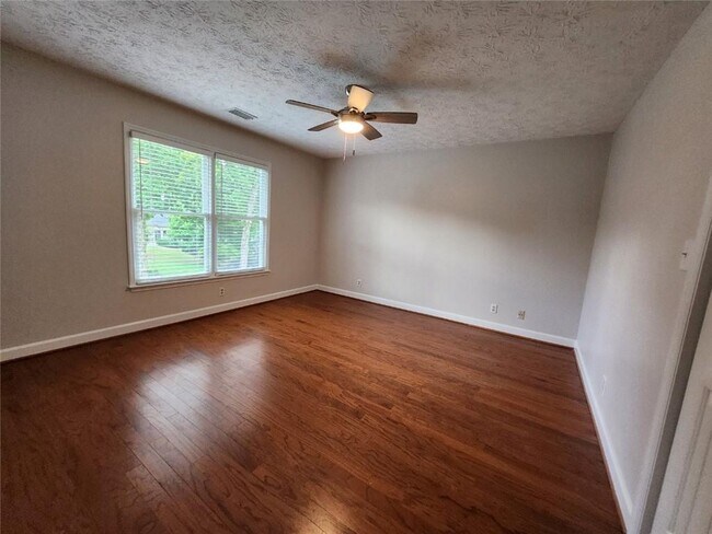 Building Photo - 5079 Bridgeport Way NW