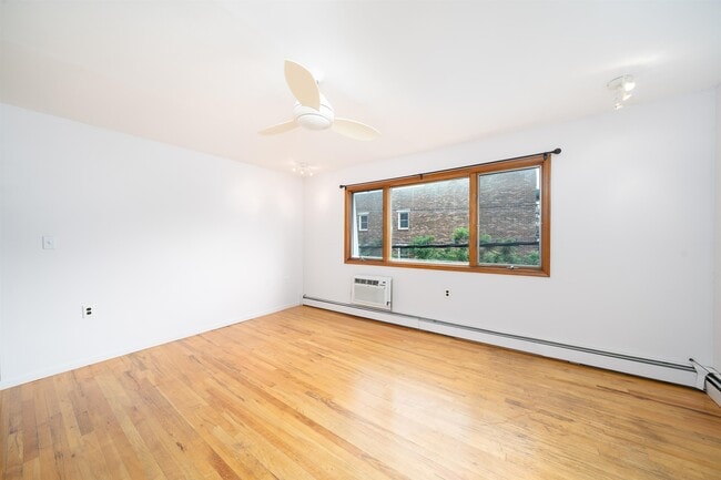 Primary Photo - 533 Madison St