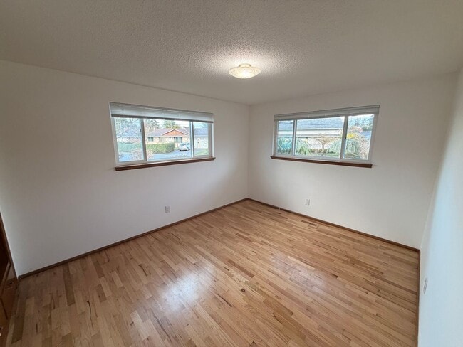 Building Photo - Beautiful Family Home in Tacoma!