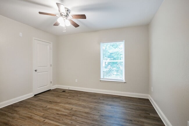 Building Photo - 2084-2086NRoch