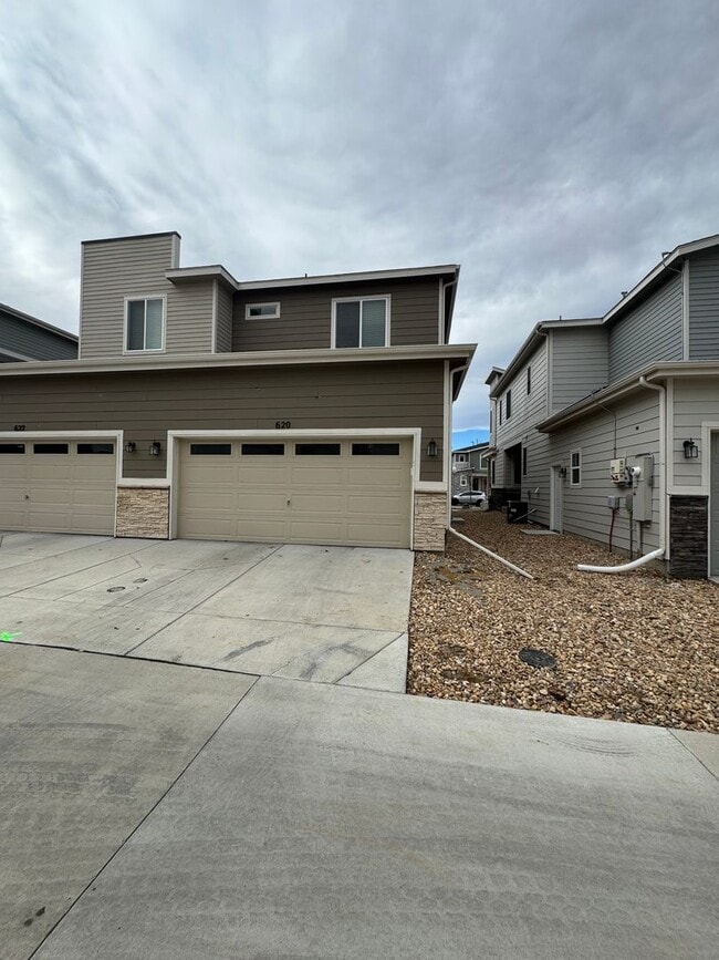 Building Photo - 3 Bed 3 Bath - Duplex Townhome Available in Aurora
