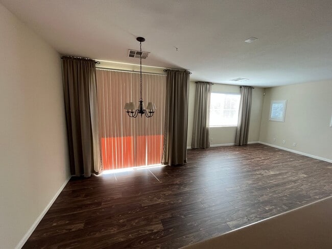 Building Photo - 2 BED / 2 BA - ALL APPLIANCES - COMMUNITY ...