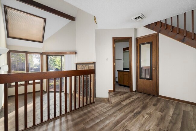 Building Photo - 115 Beechnut St