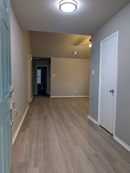 Welcome Home - 525 Oxford Loop