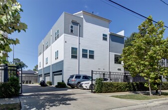 Building Photo - 1909 Maury St