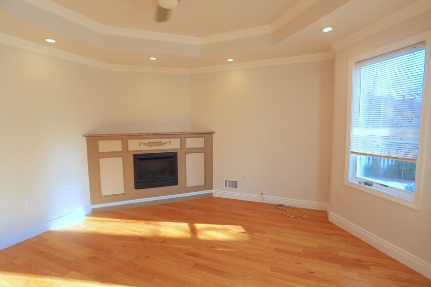 Building Photo - 106 Poplar St